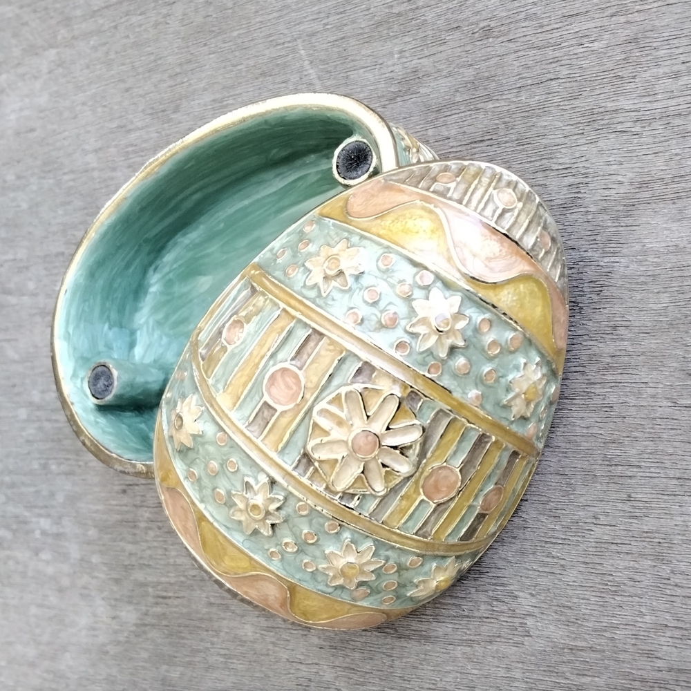 Beautiful Porcelain Egg Jewelry Box/Trinket